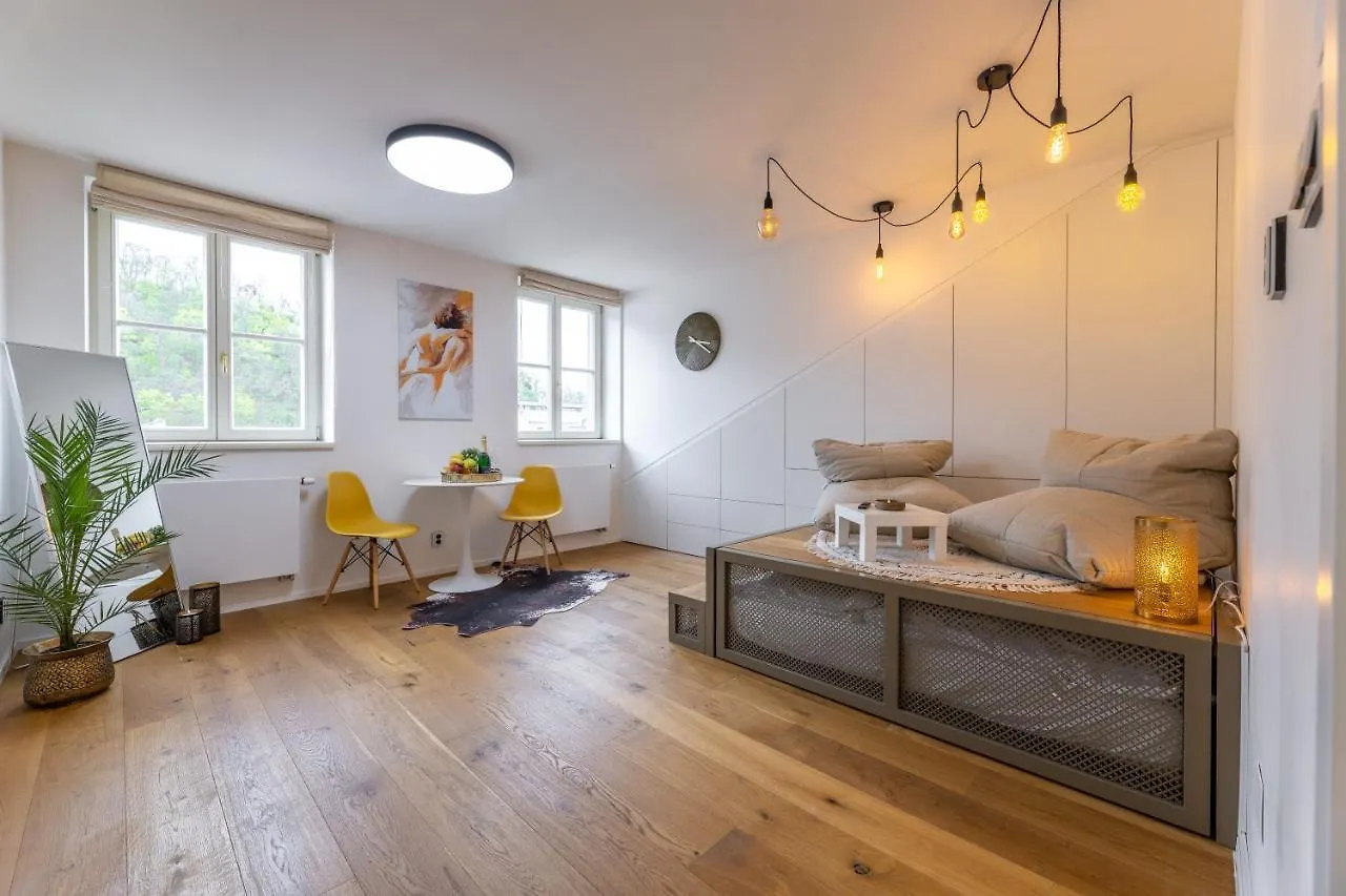 Luxurious, Charming Studio Perfect For Couples location